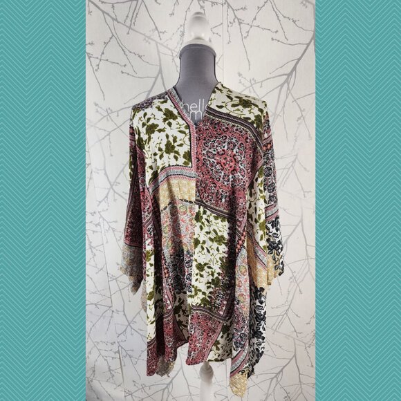 Wishlist Apparel Floral Patchwork Beach Cover Wrap - Picture 3 of 4